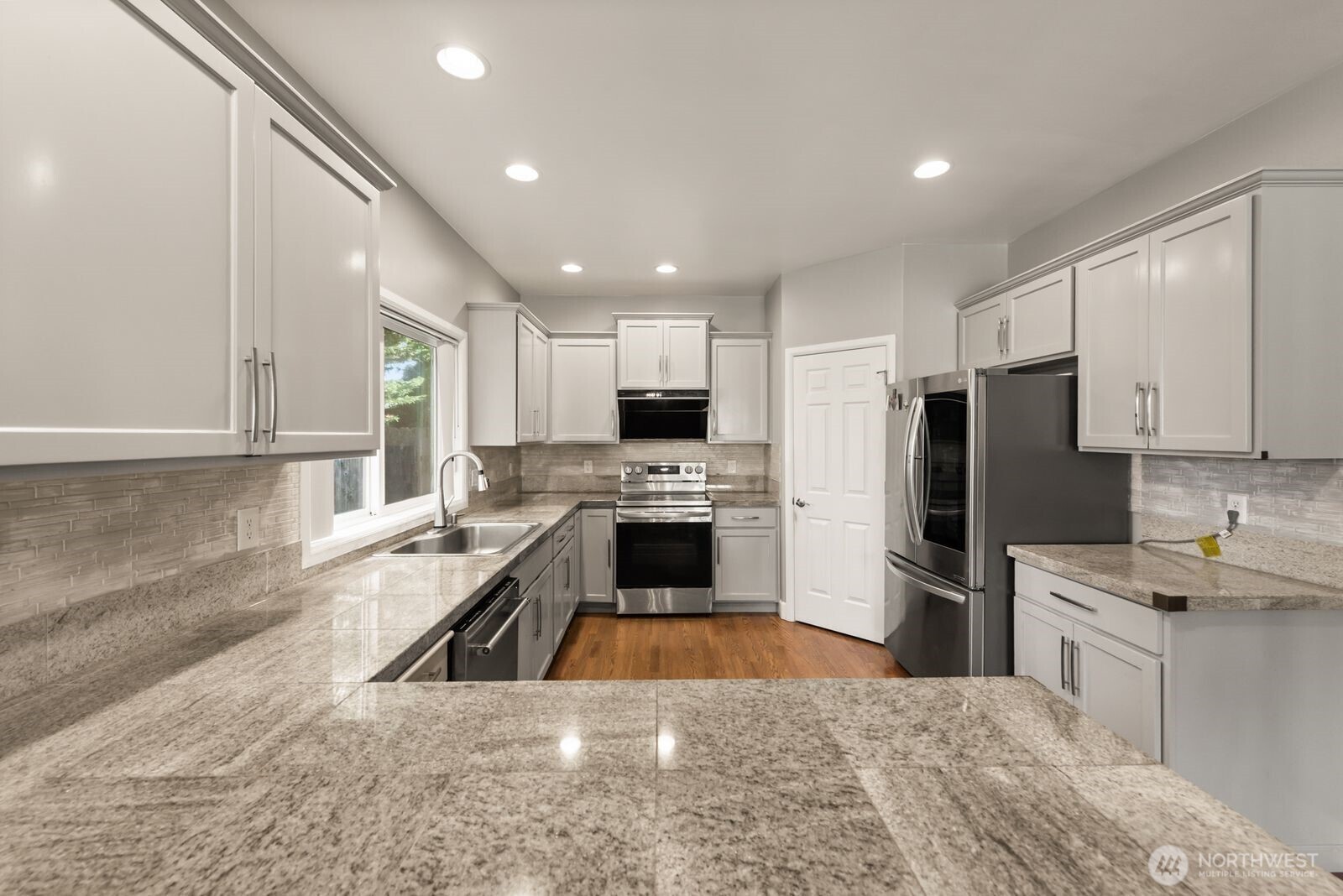 4218 NE 9th Cir , Renton, WA 98059