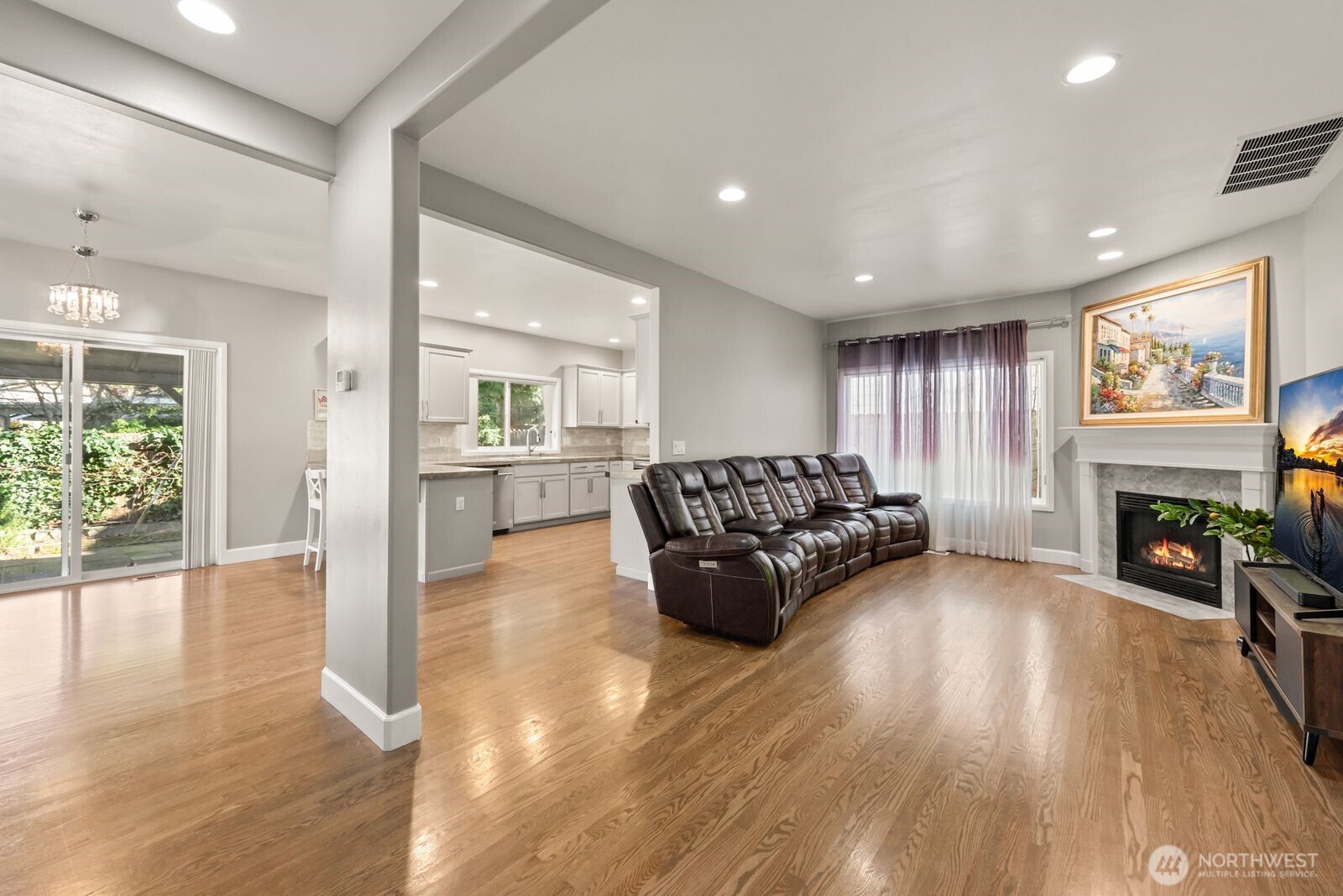 4218 NE 9th Cir , Renton, WA 98059