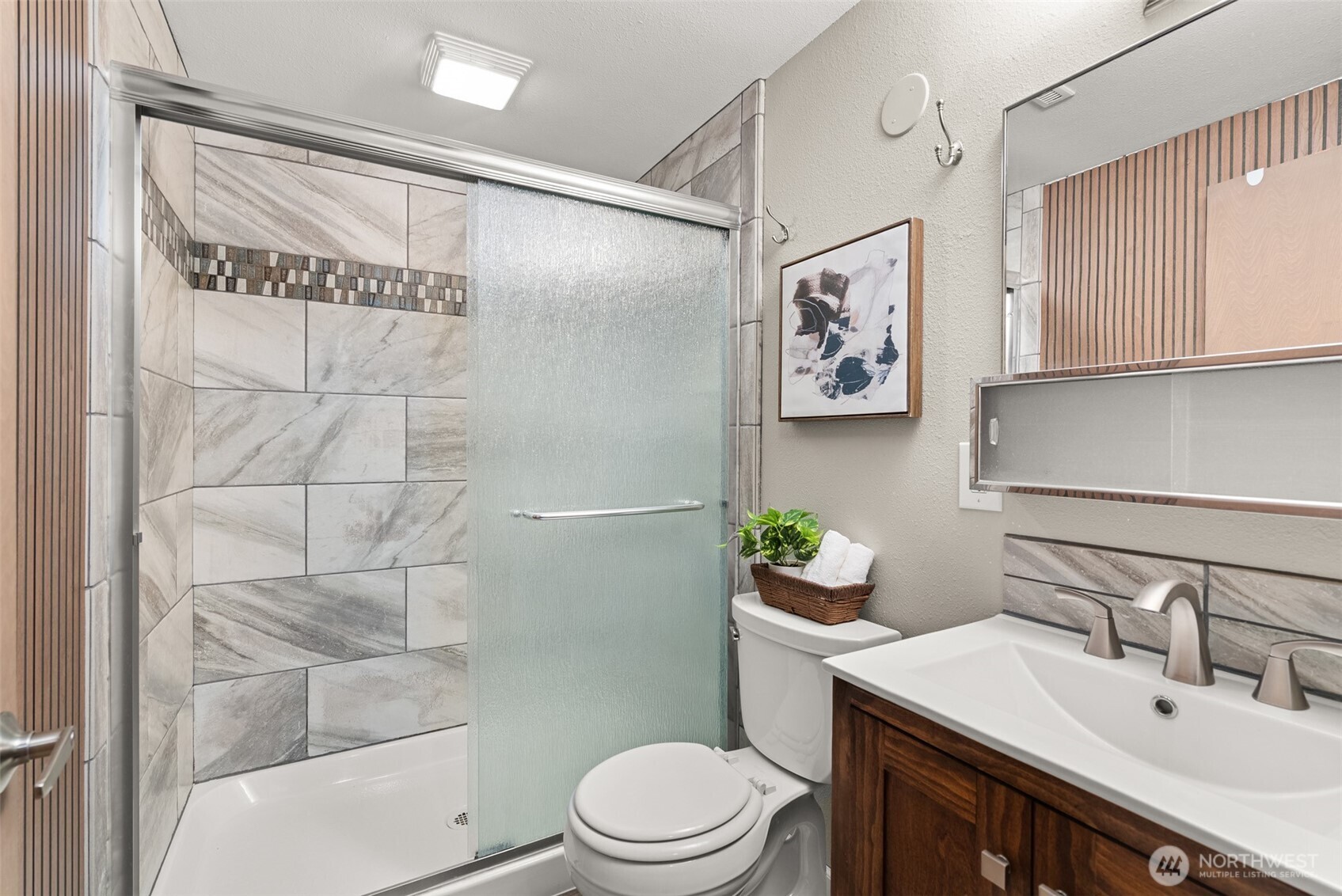 809 N 6th Avenue SW, Tumwater, WA 98512