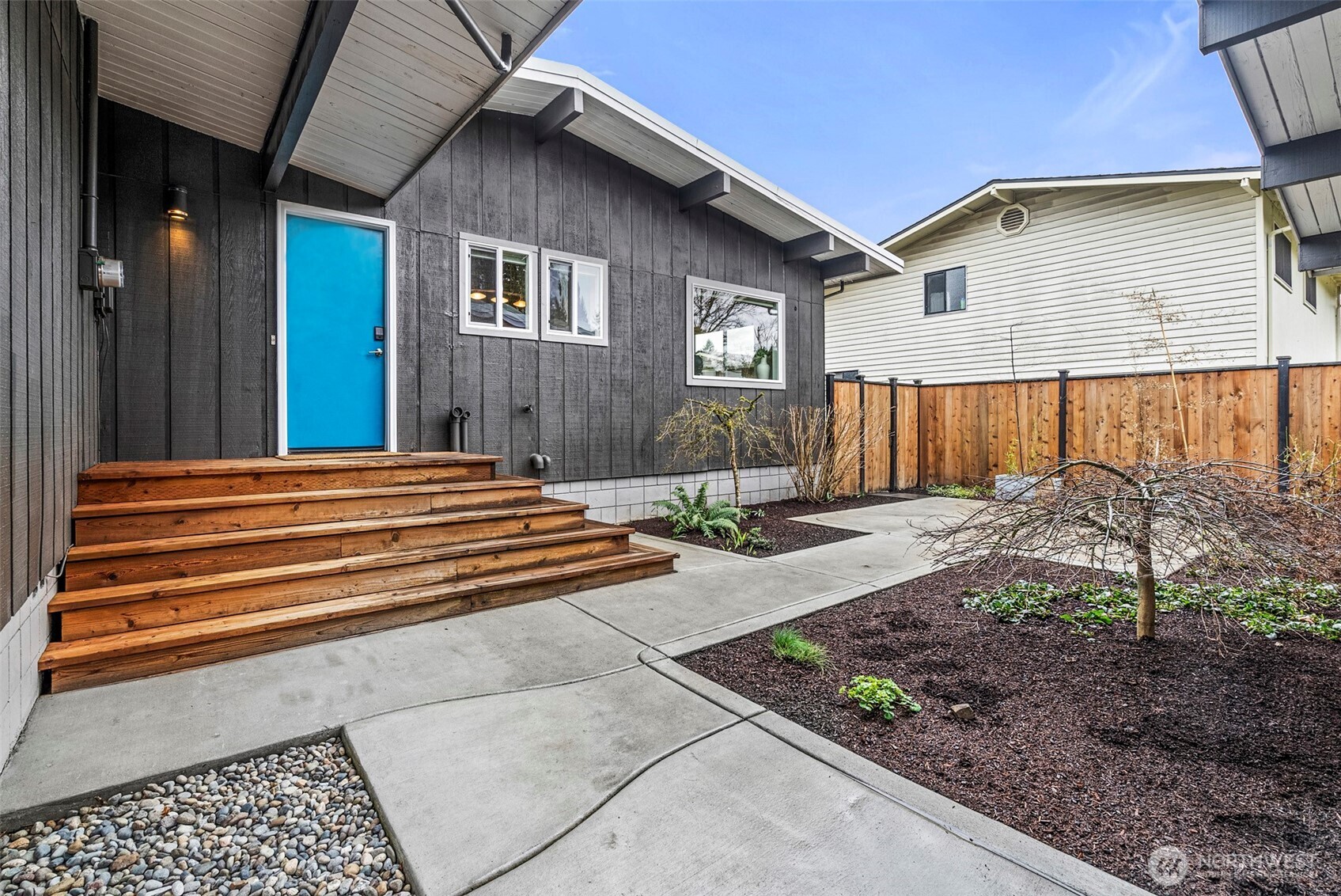 809 N 6th Avenue SW, Tumwater, WA 98512