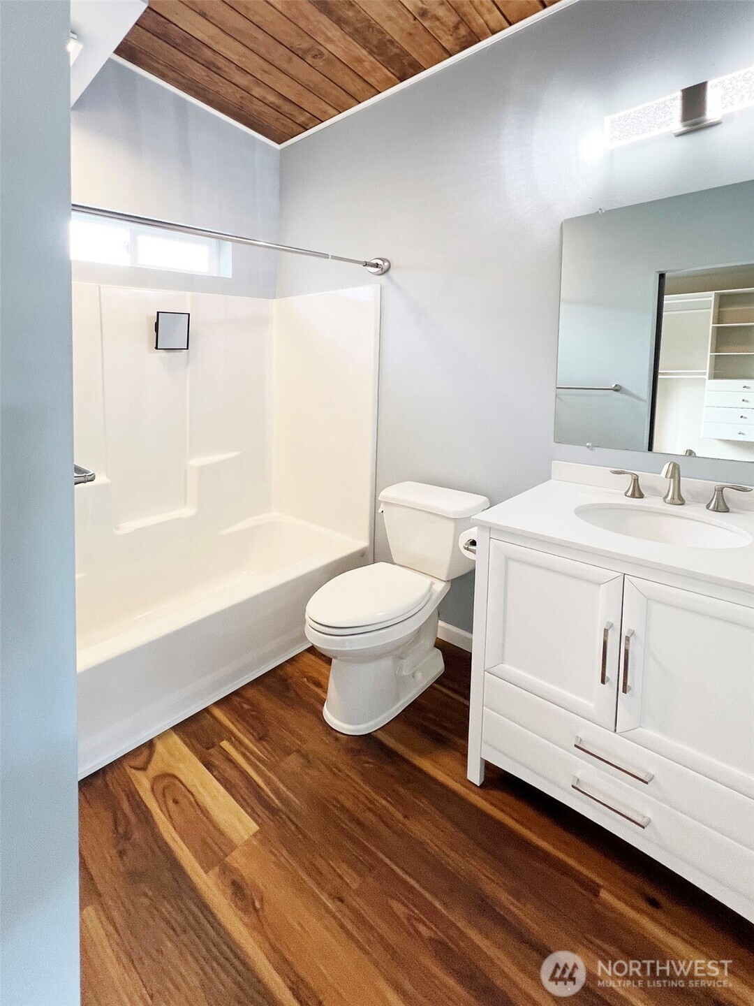 809 N 6th Avenue SW, Tumwater, WA 98512