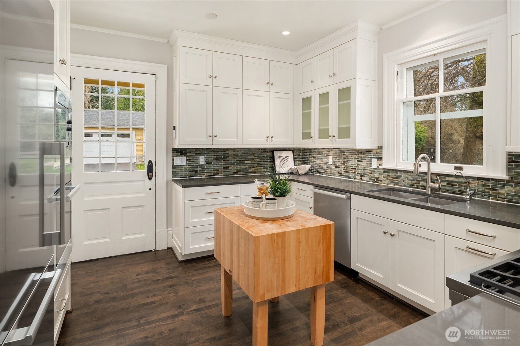 4004 Washington Avenue W, Seattle, WA 98199