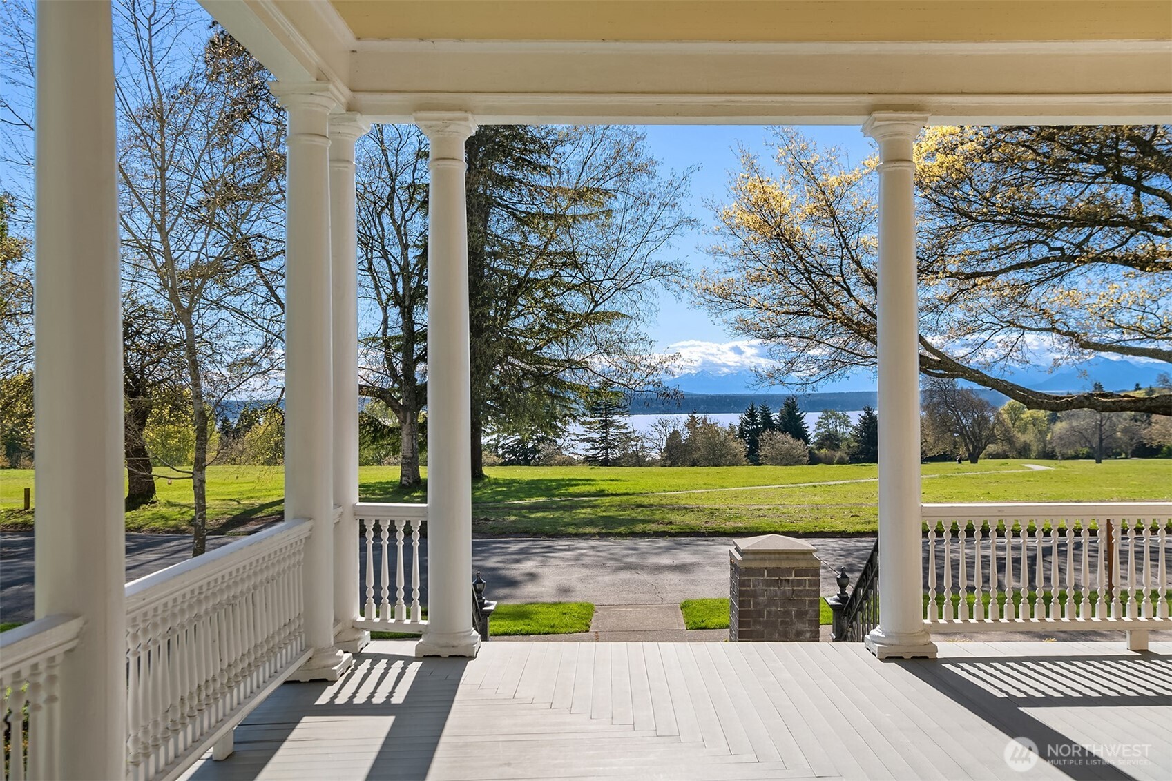 4004 Washington Avenue W, Seattle, WA 98199