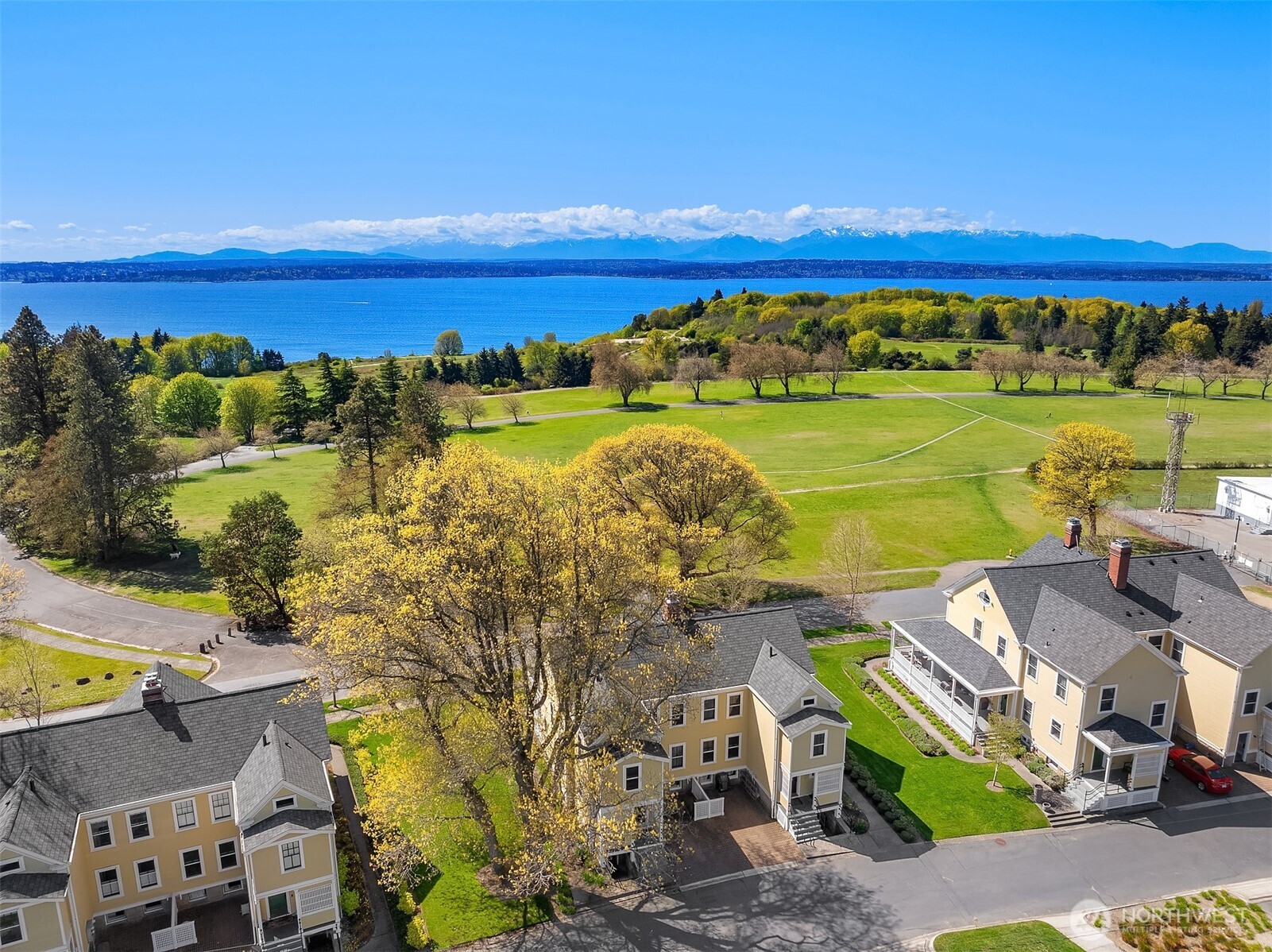 4004 Washington Avenue W, Seattle, WA 98199