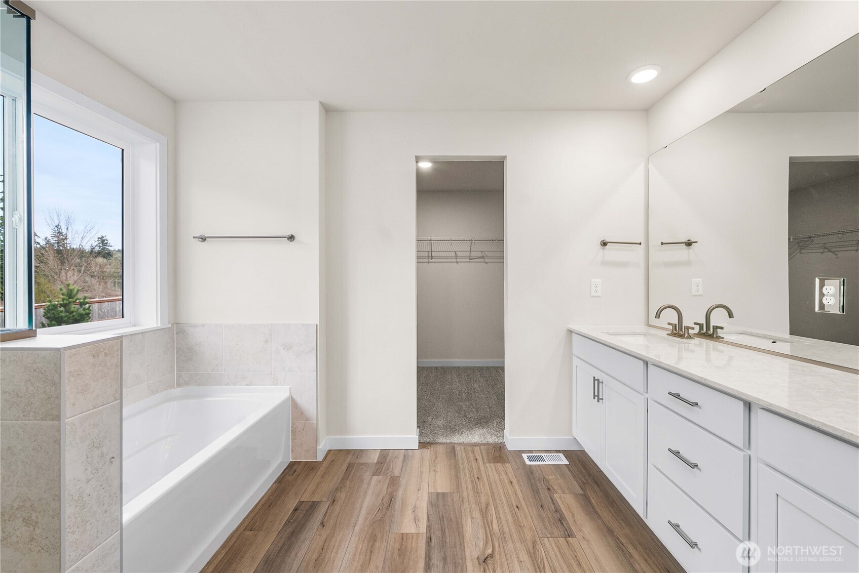 2034 NE Norseman Way , Poulsbo, WA 98370