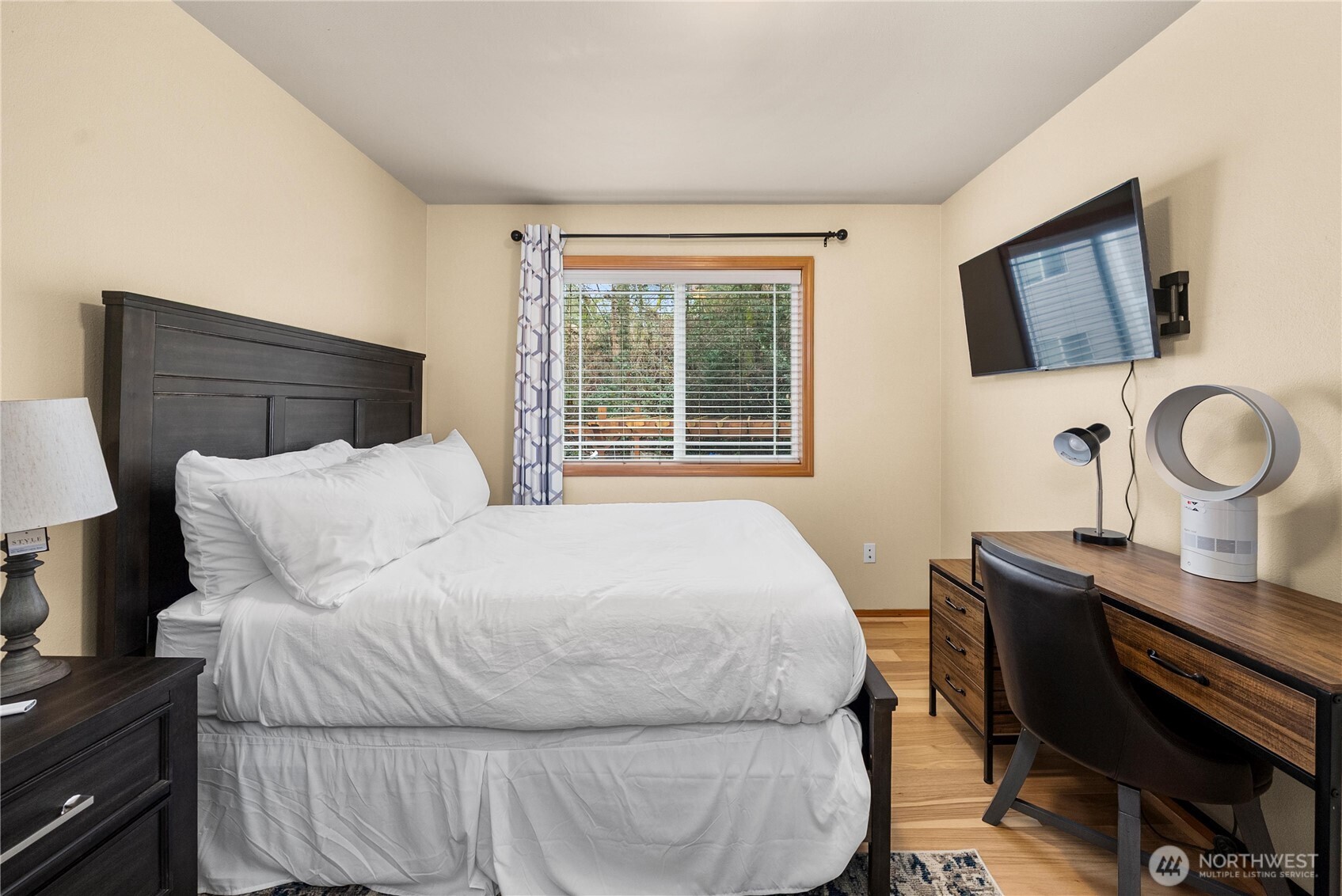 5145 B S Augusta , Seattle, WA 98178