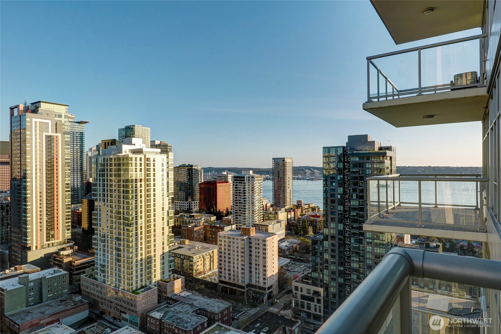 583 Battery Street #2807N, Seattle, WA 98121
