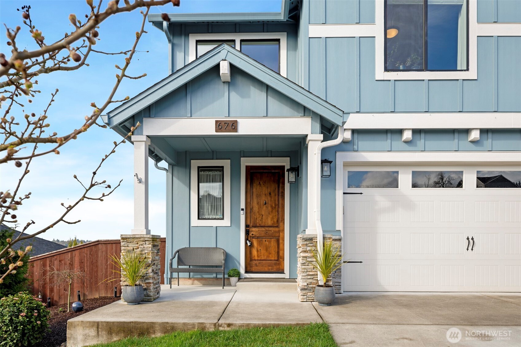 676 E White Oak Avenue , La Center, WA 98629