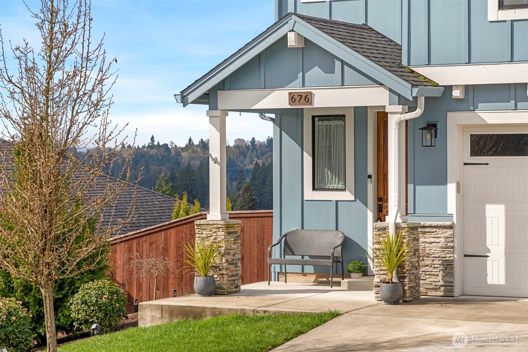 676 E White Oak Avenue , La Center, WA 98629