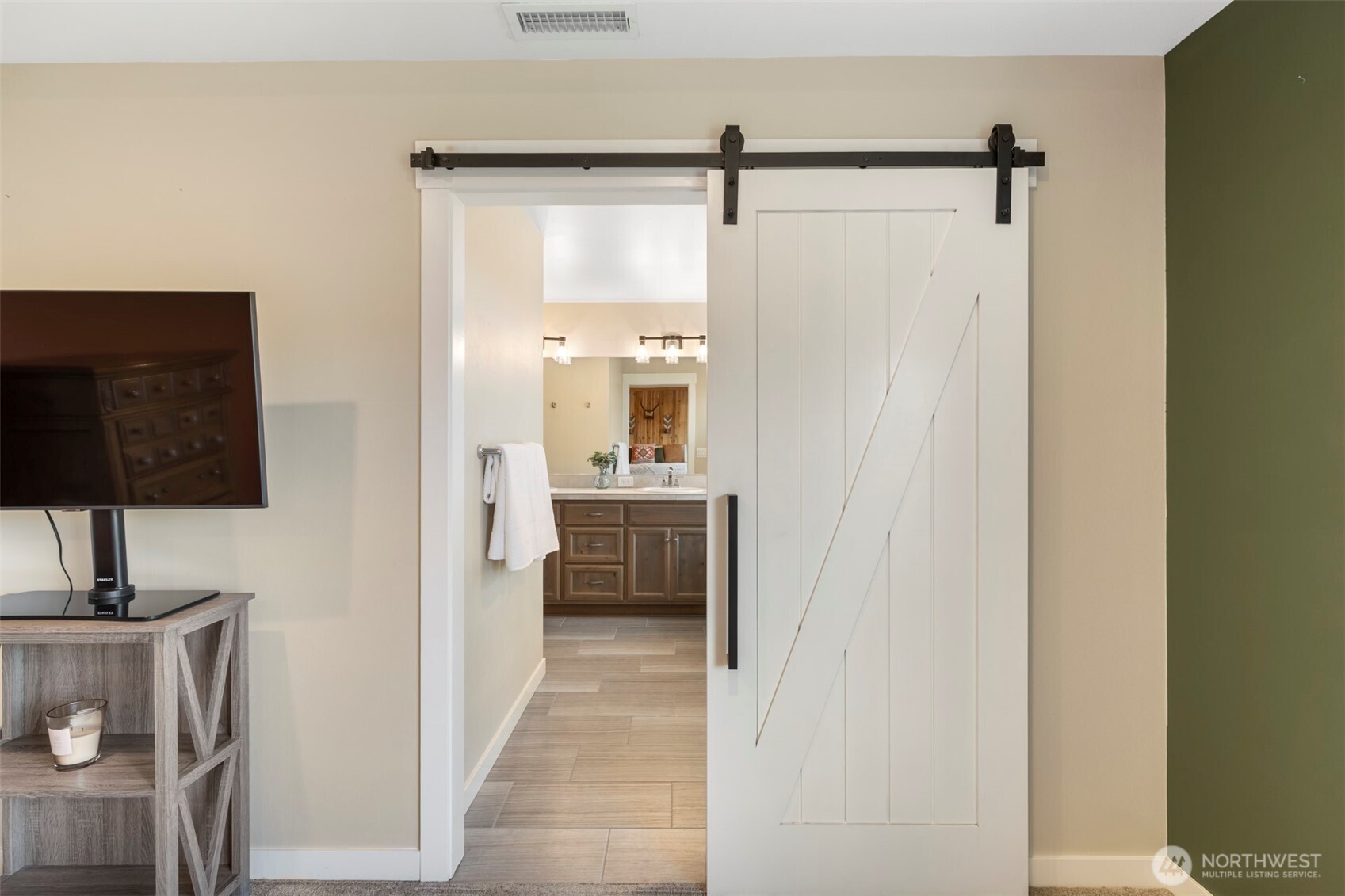 676 E White Oak Avenue , La Center, WA 98629