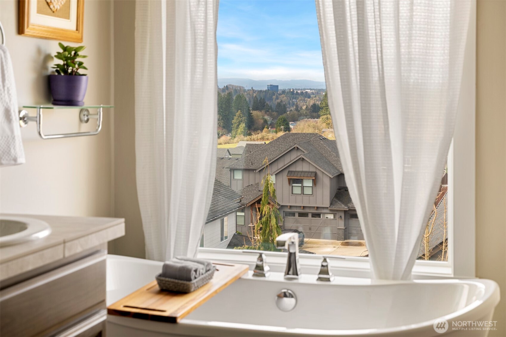 676 E White Oak Avenue , La Center, WA 98629