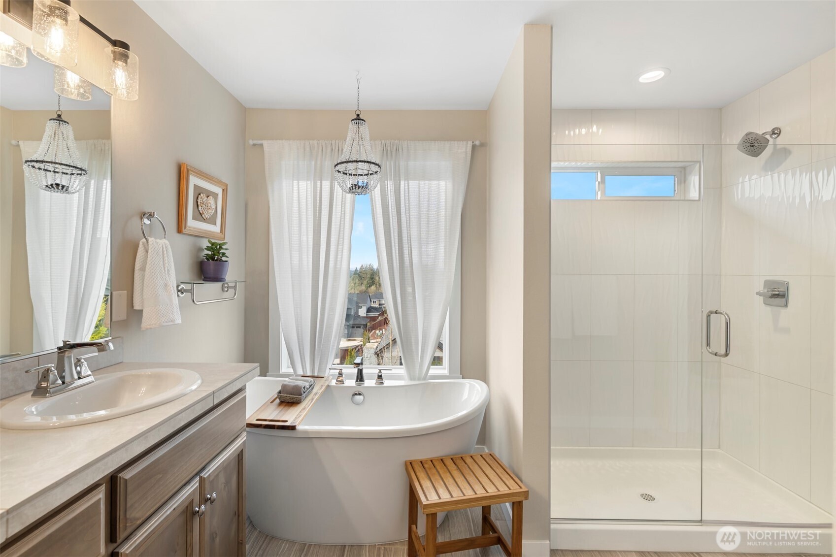 676 E White Oak Avenue , La Center, WA 98629