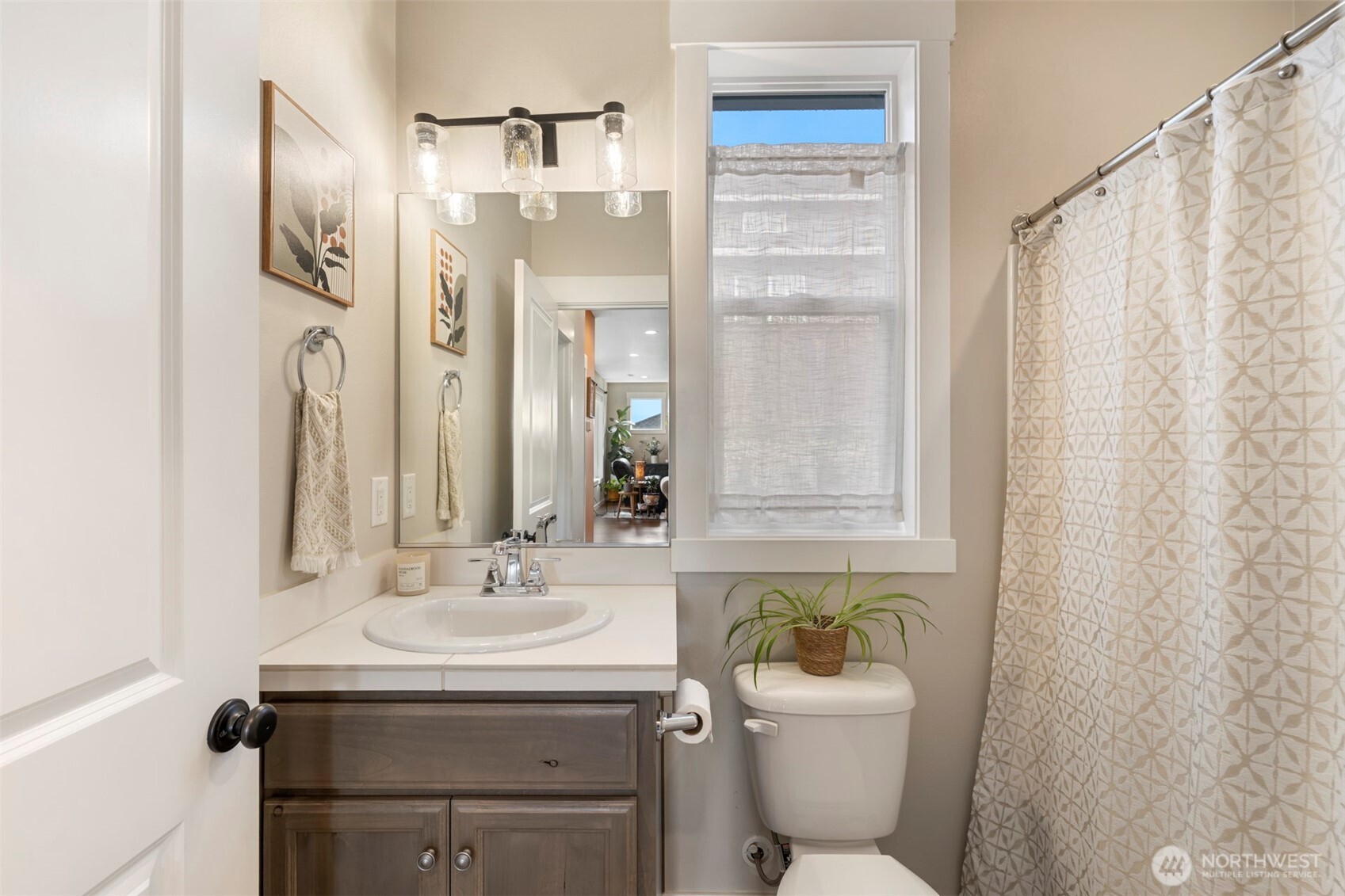 676 E White Oak Avenue , La Center, WA 98629