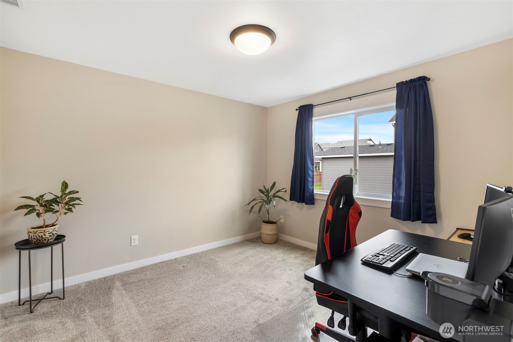 676 E White Oak Avenue , La Center, WA 98629