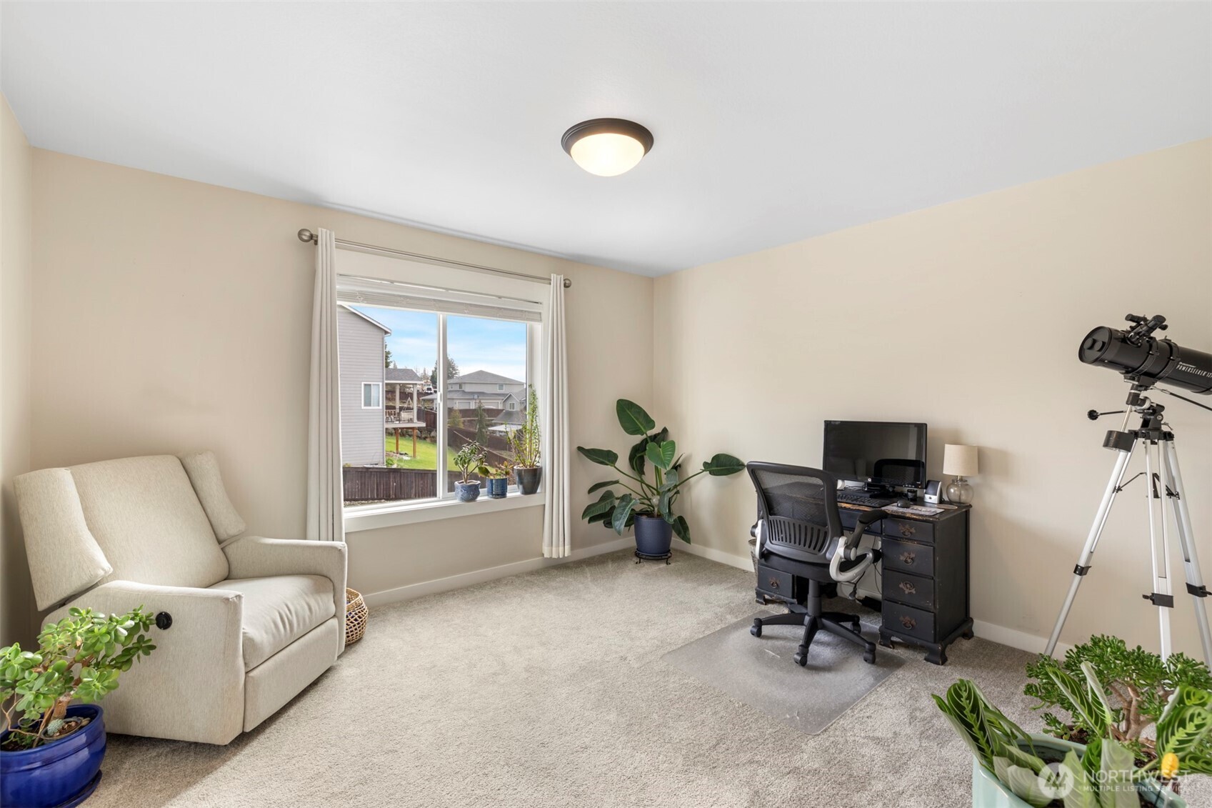 676 E White Oak Avenue , La Center, WA 98629