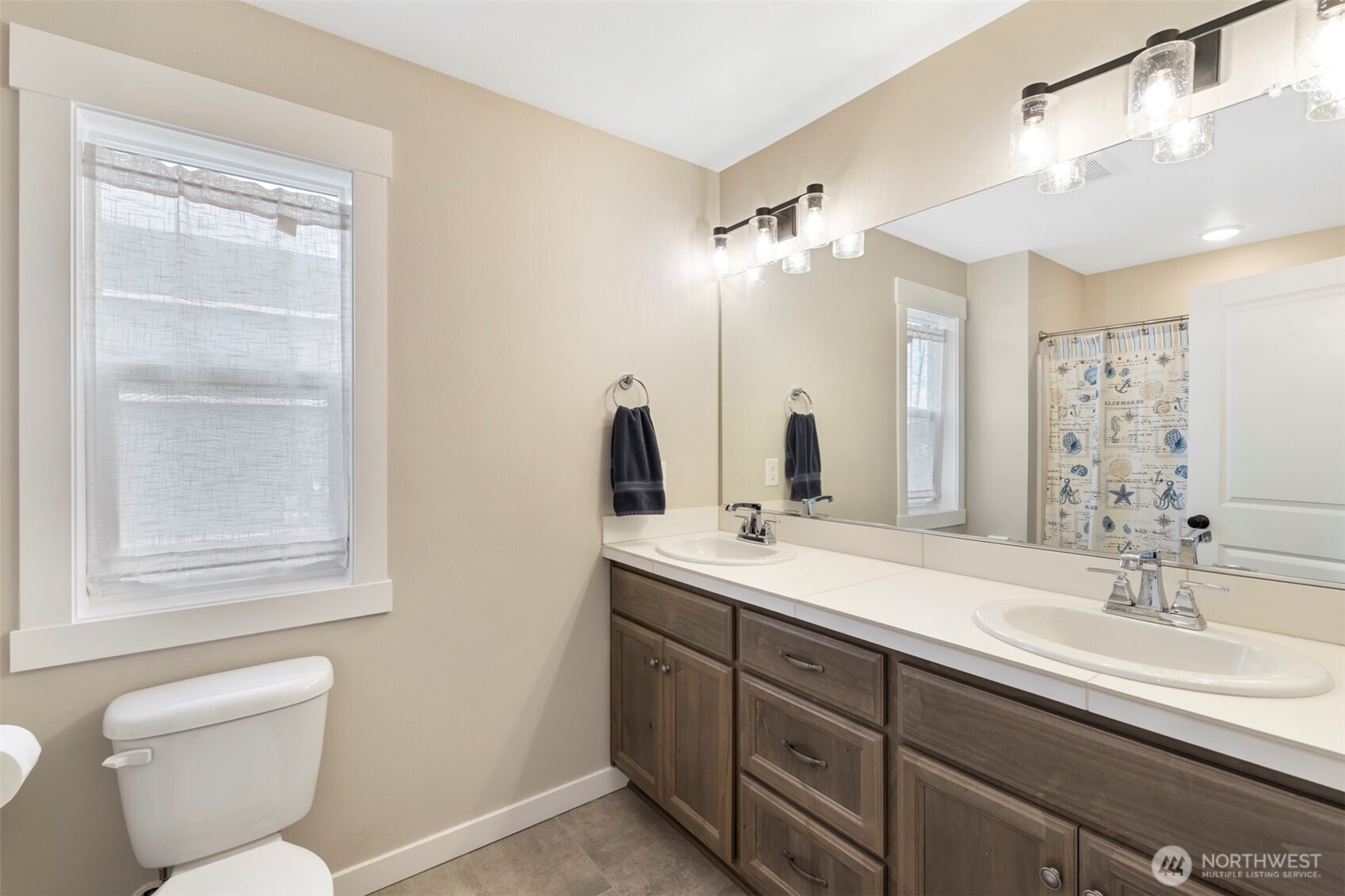 676 E White Oak Avenue , La Center, WA 98629