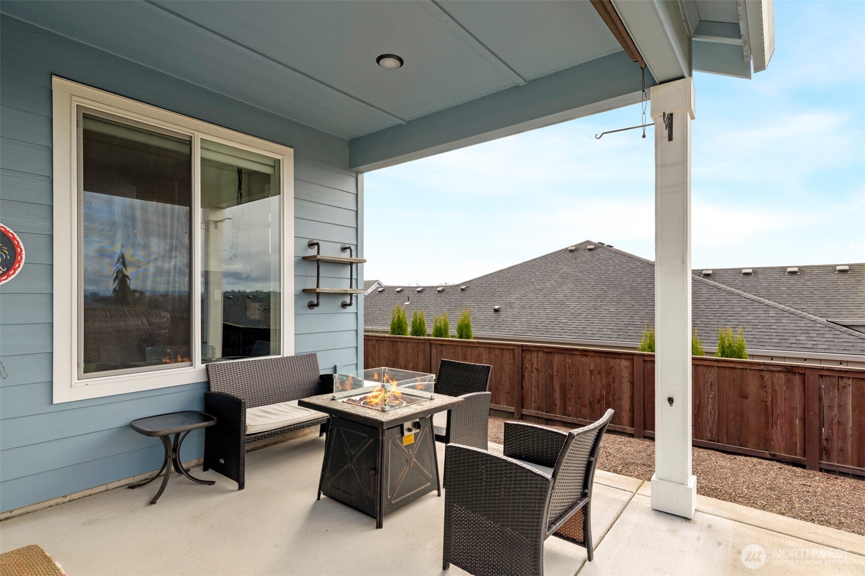 676 E White Oak Avenue , La Center, WA 98629