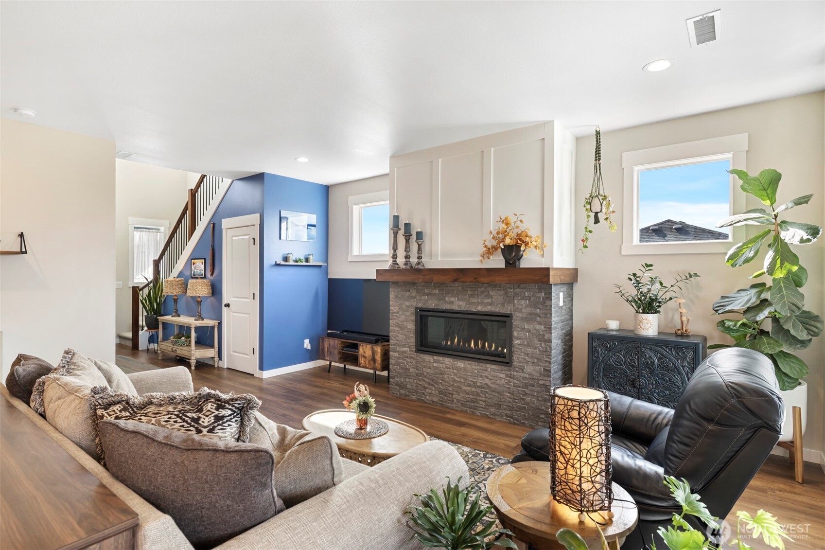 676 E White Oak Avenue , La Center, WA 98629