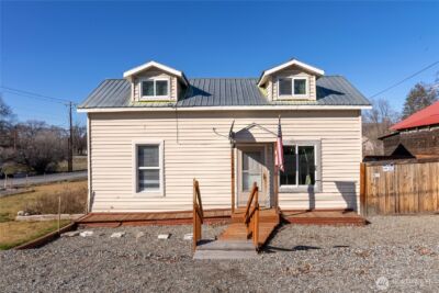 330 Edmonds Street , Omak, WA 98841 - Photo 2