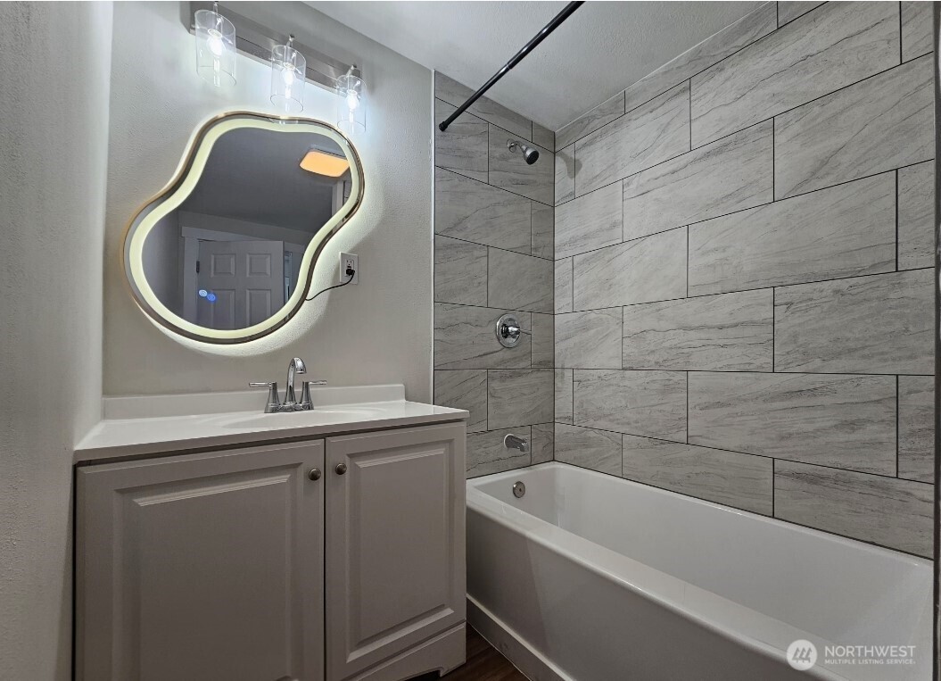 2914 Columbia Heights Road , Longview, WA 98632