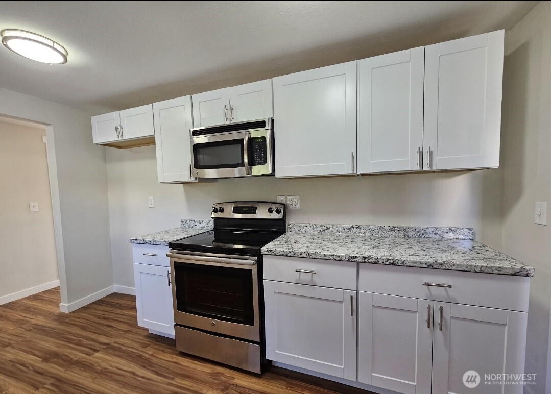 2914 Columbia Heights Road , Longview, WA 98632