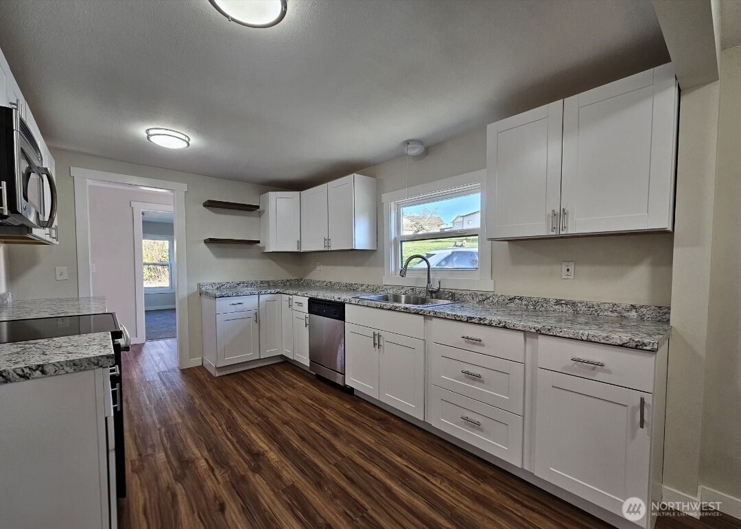 2914 Columbia Heights Road , Longview, WA 98632