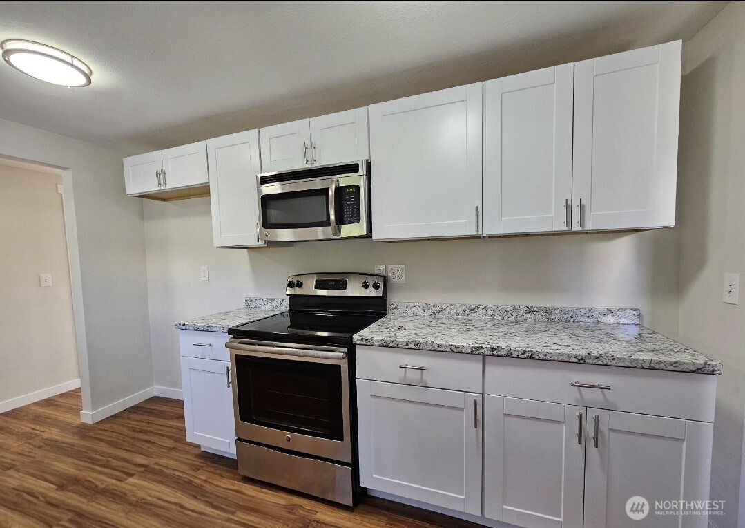 2914 Columbia Heights Road , Longview, WA 98632