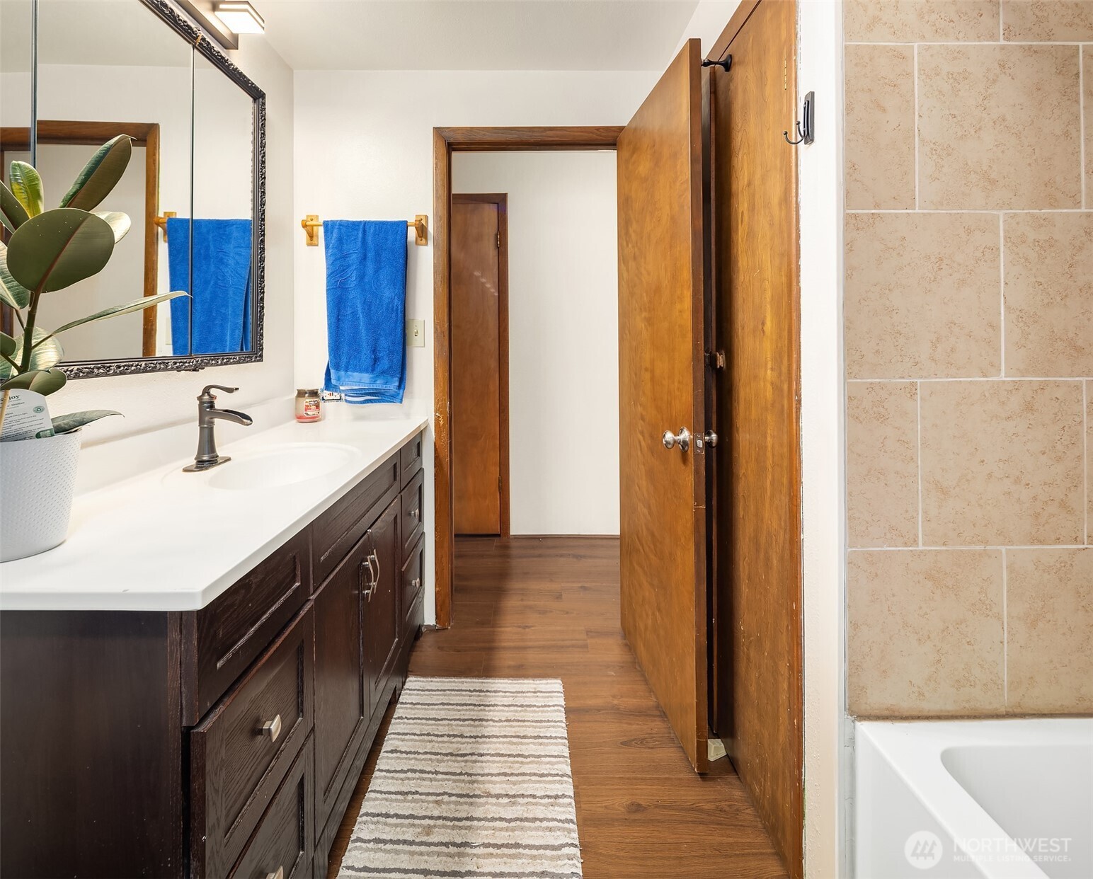 609 NW Broadway Street , Coupeville, WA 98239