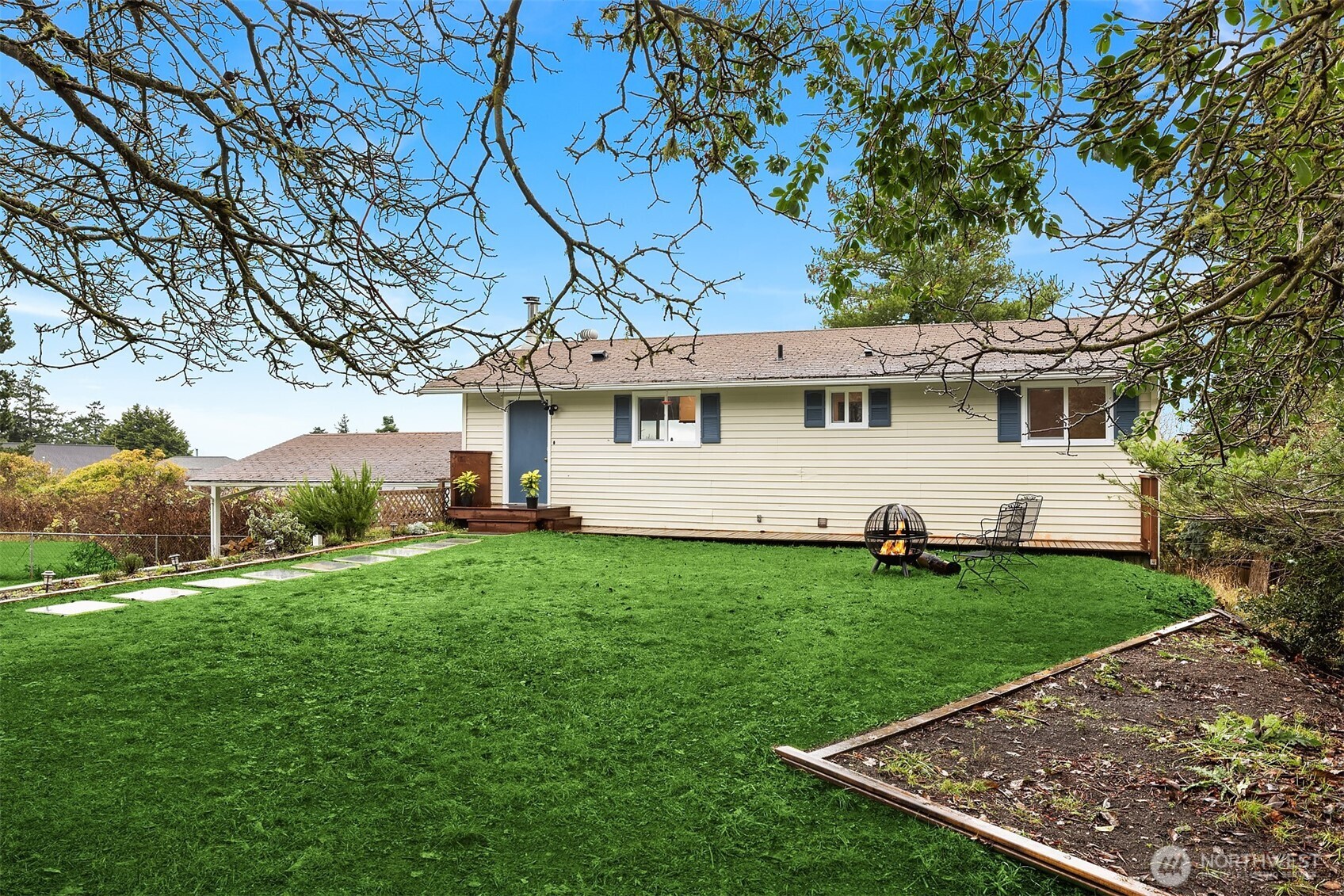 609 NW Broadway Street , Coupeville, WA 98239