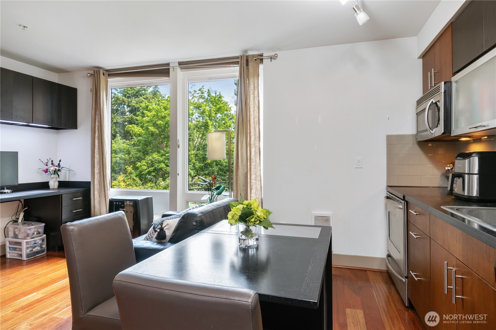 4547 8th Avenue NE #308, Seattle, WA 98105