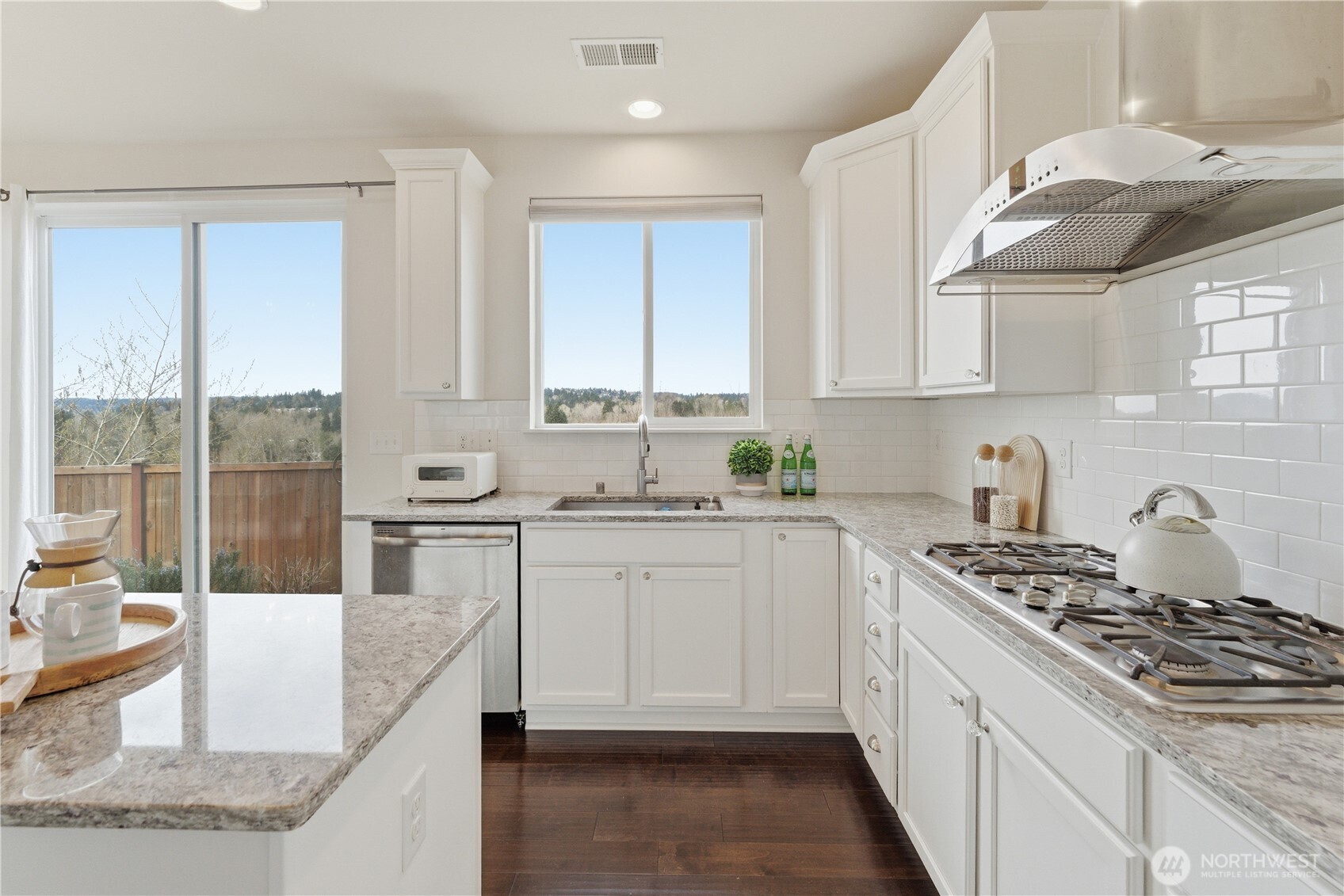 8218 NE 196 Street , Kenmore, WA 98028