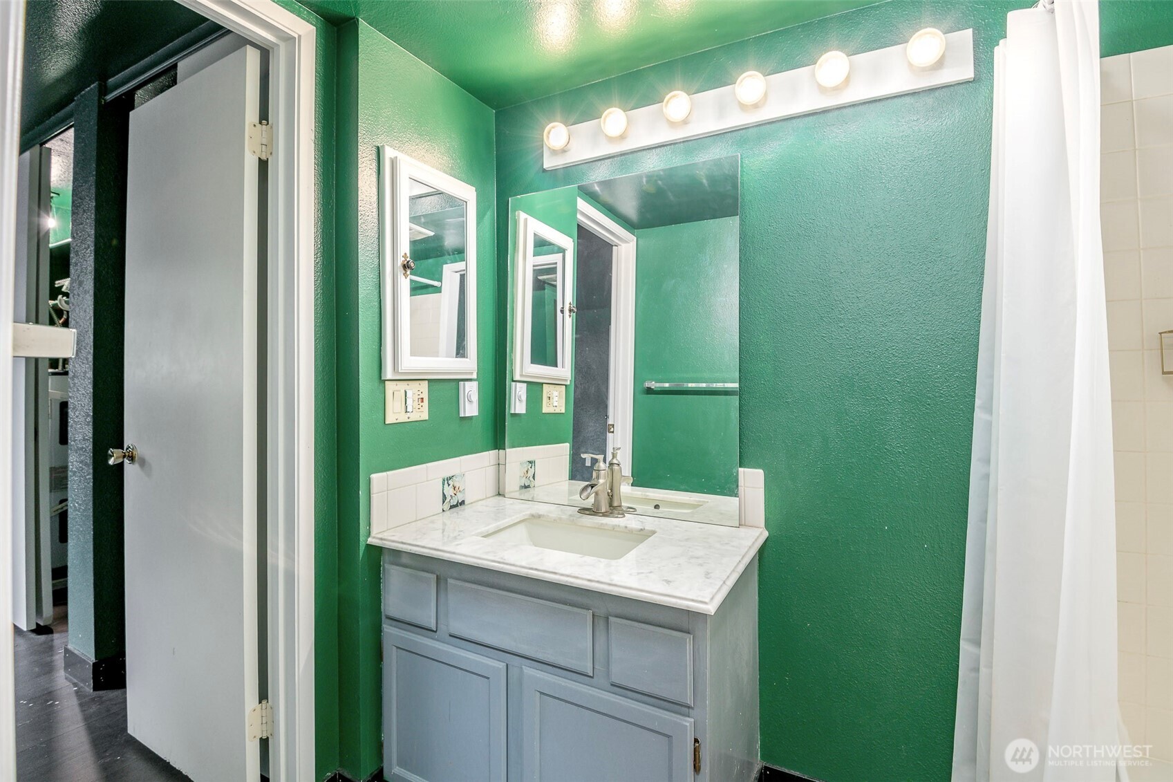 110 SW 116th Street #A13, Seattle, WA 98146