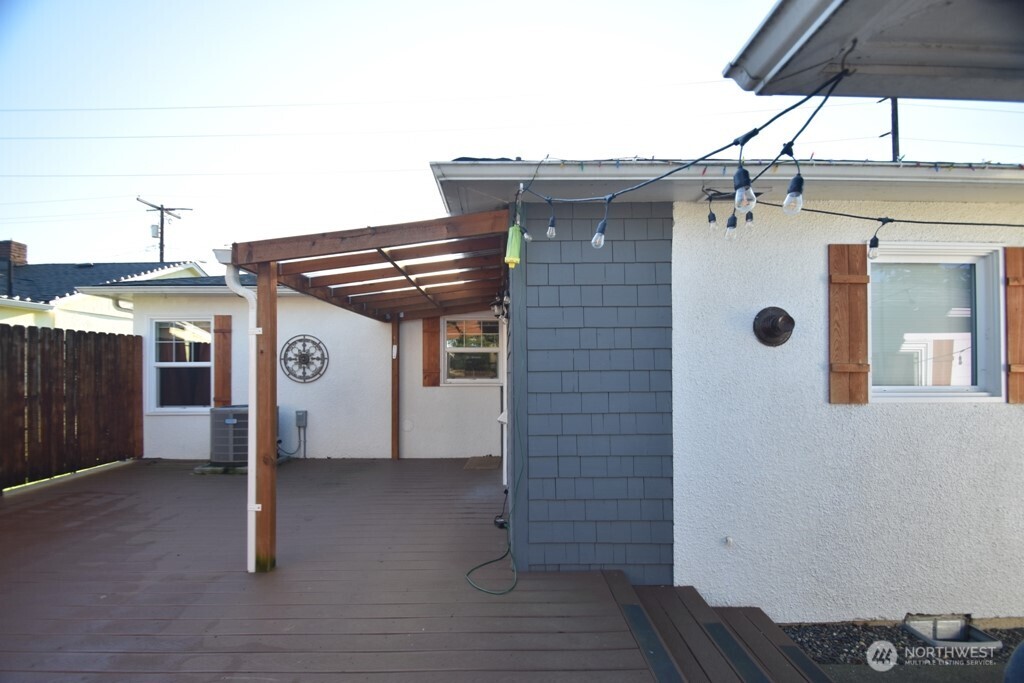 701 E Grover Street , Lynden, WA 98264