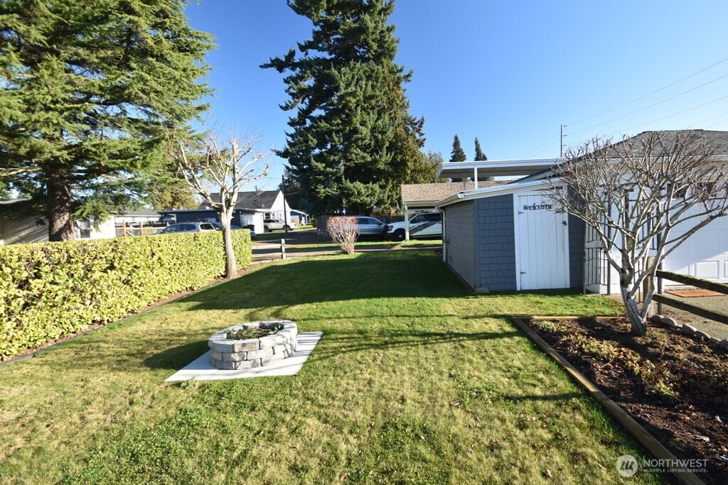 701 E Grover Street , Lynden, WA 98264