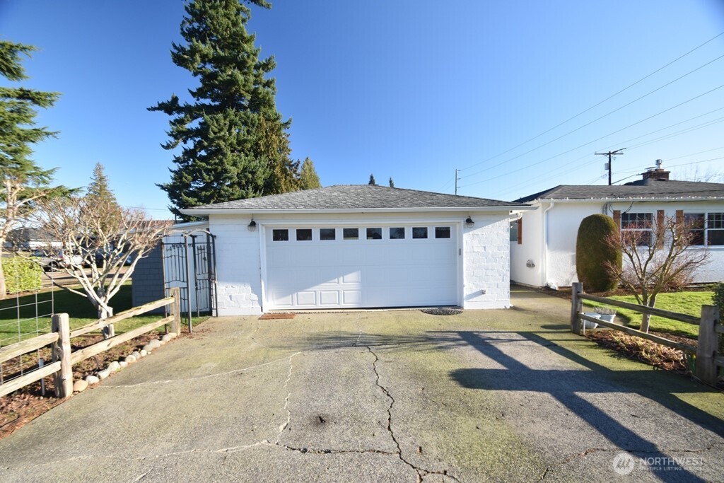 701 E Grover Street , Lynden, WA 98264