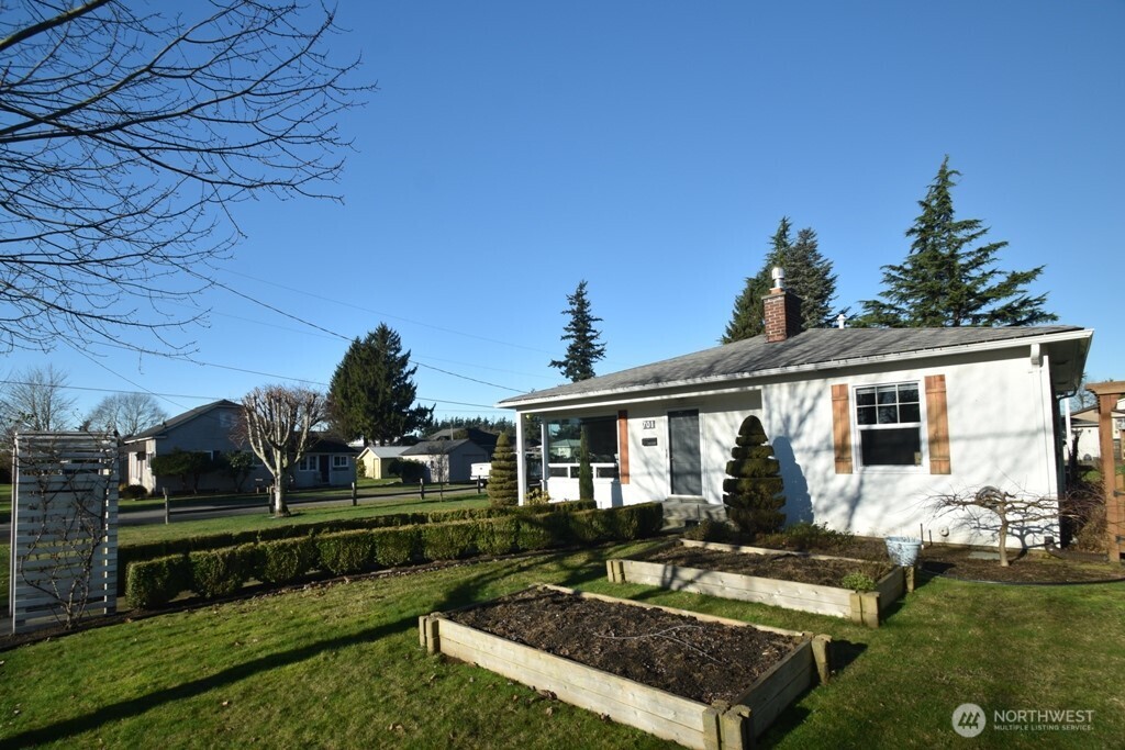 701 E Grover Street , Lynden, WA 98264