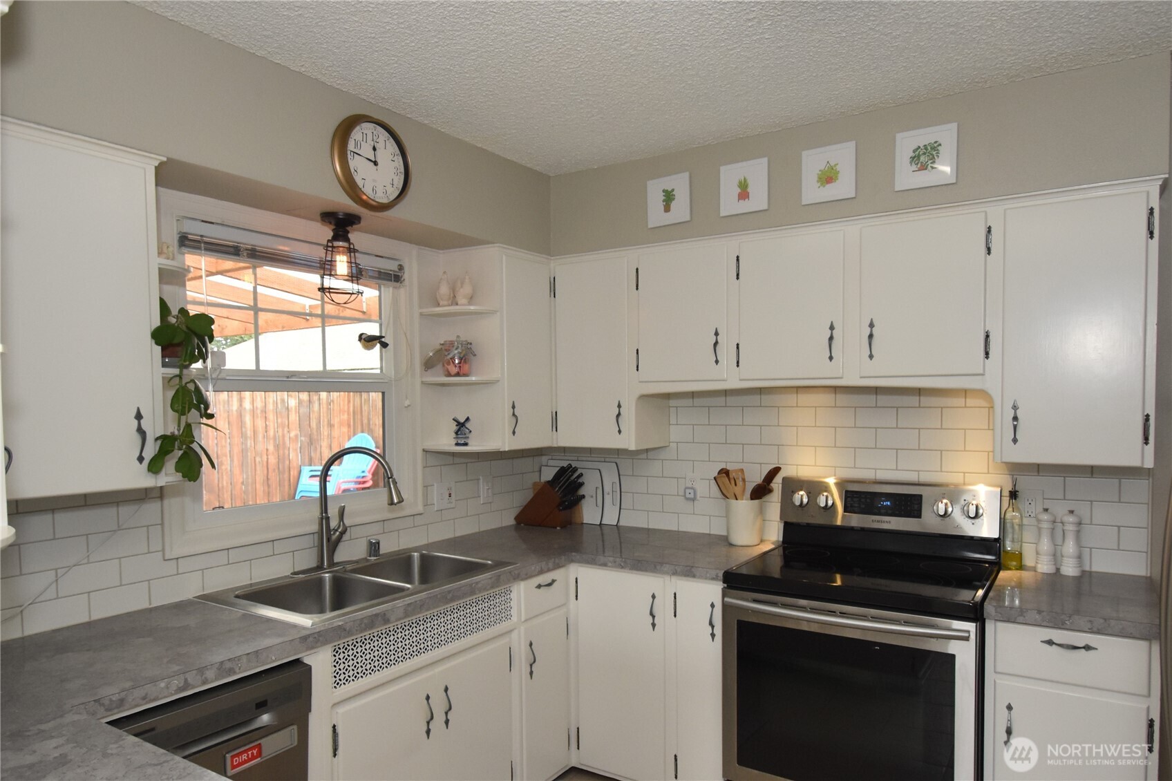 701 E Grover Street , Lynden, WA 98264