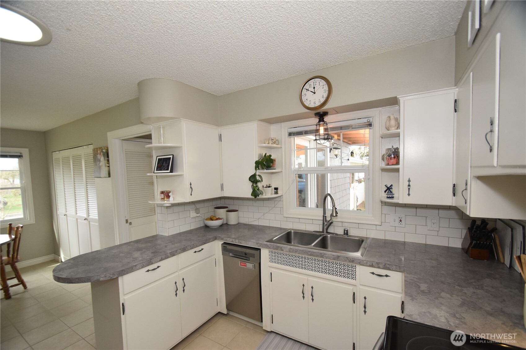 701 E Grover Street , Lynden, WA 98264