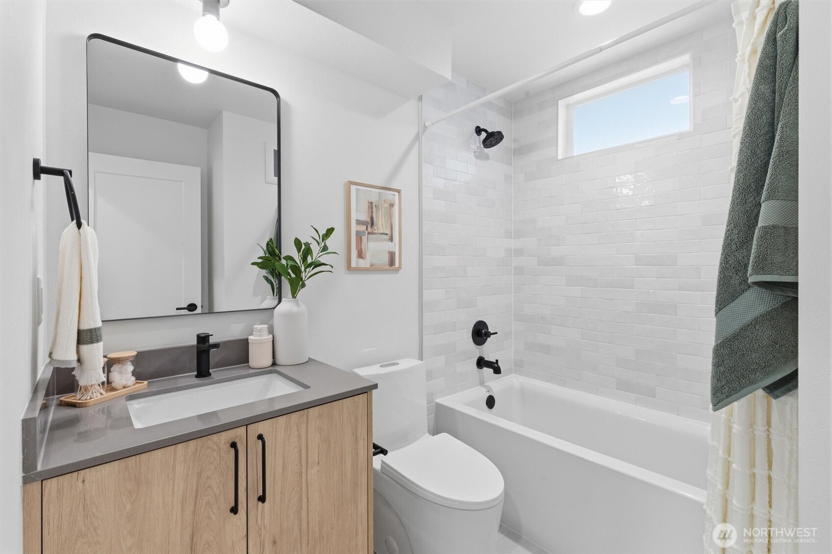 805 NW 63rd Street #B, Seattle, WA 98107