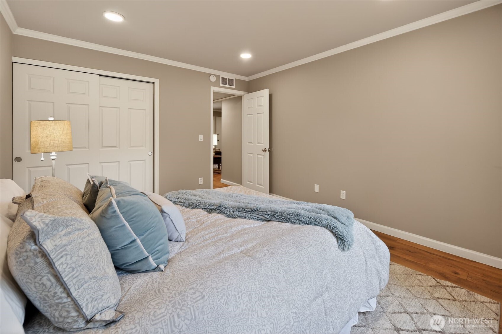 12206 NE 147th Place #B, Kirkland, WA 98034