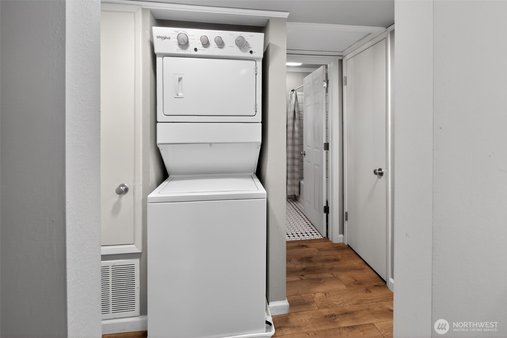 12206 NE 147th Place #B, Kirkland, WA 98034