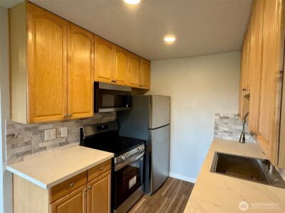 9623 S 248th #B11, Kent, WA 98030 - Photo 5
