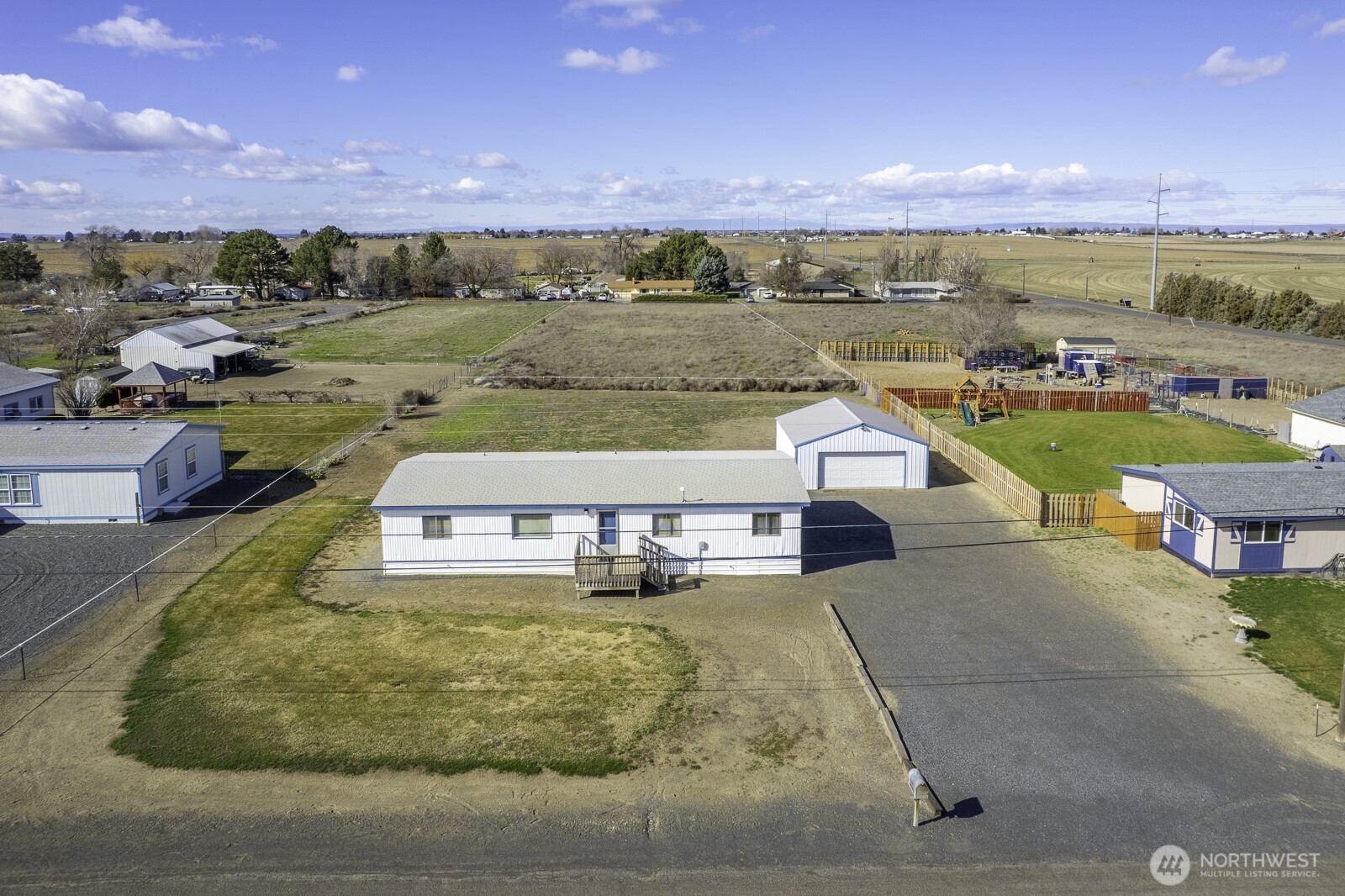 4934 Road M NE , Moses Lake, WA 98837-8607
