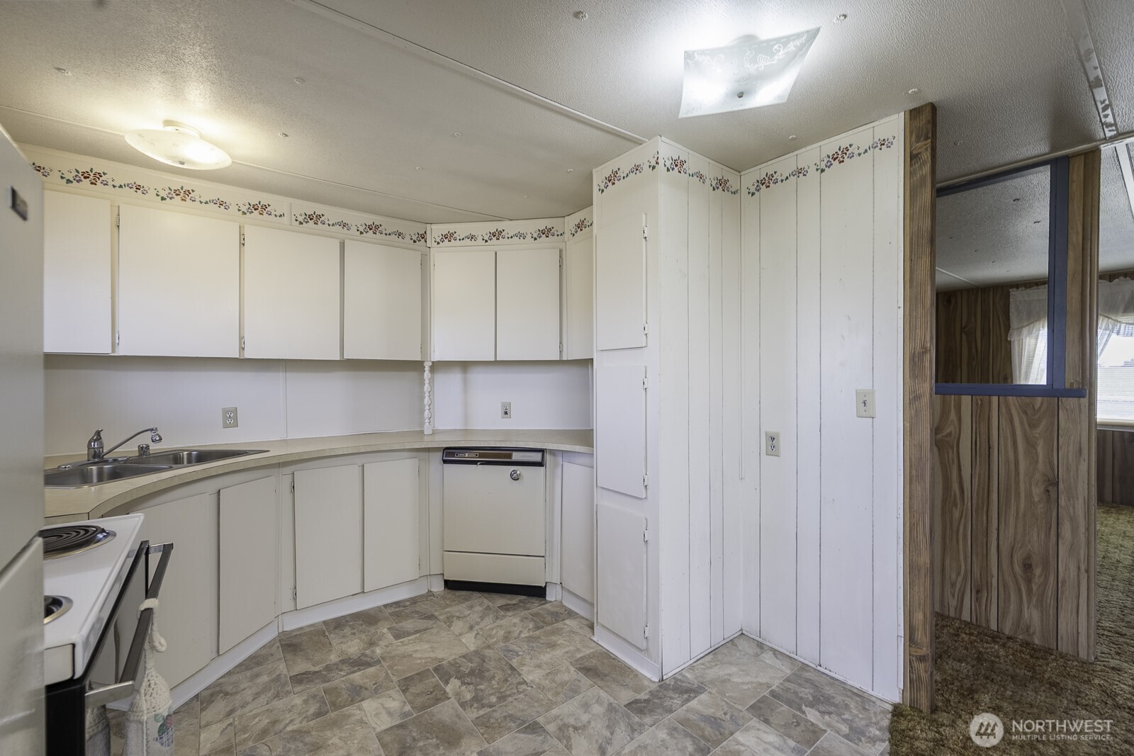 4934 Road M NE , Moses Lake, WA 98837-8607