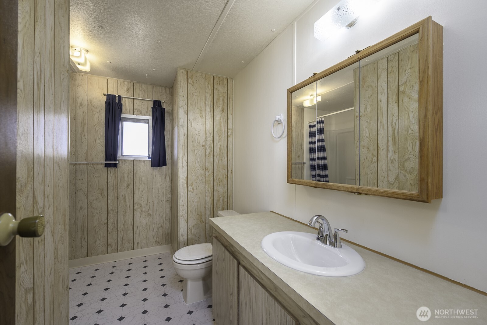 4934 Road M NE , Moses Lake, WA 98837-8607