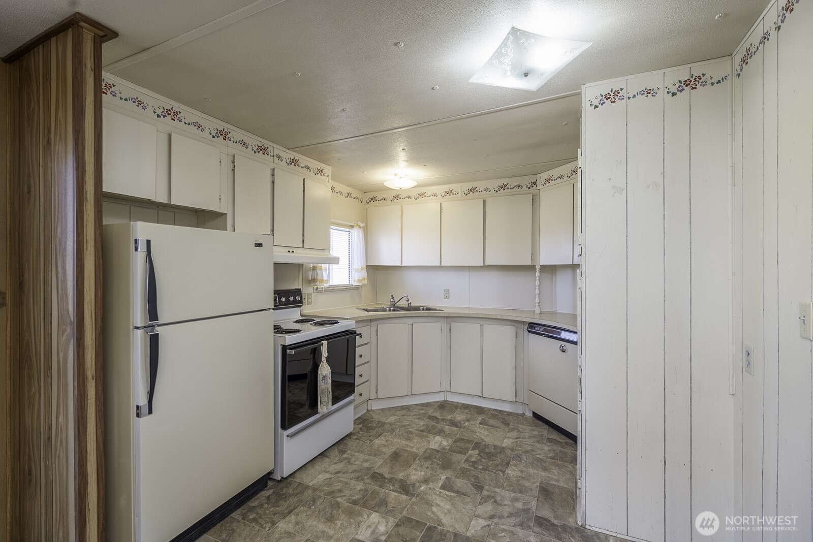 4934 Road M NE , Moses Lake, WA 98837-8607