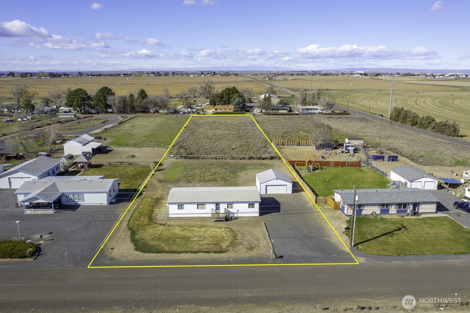 4934 Road M NE , Moses Lake, WA 98837-8607
