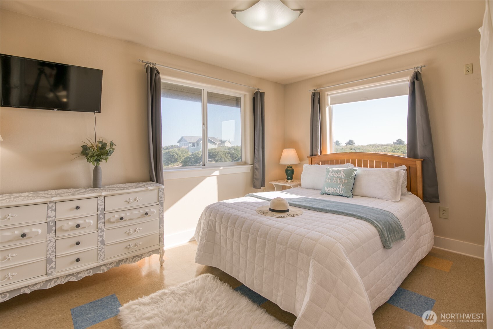 1143 Greenview Avenue SW, Ocean Shores, WA 98569