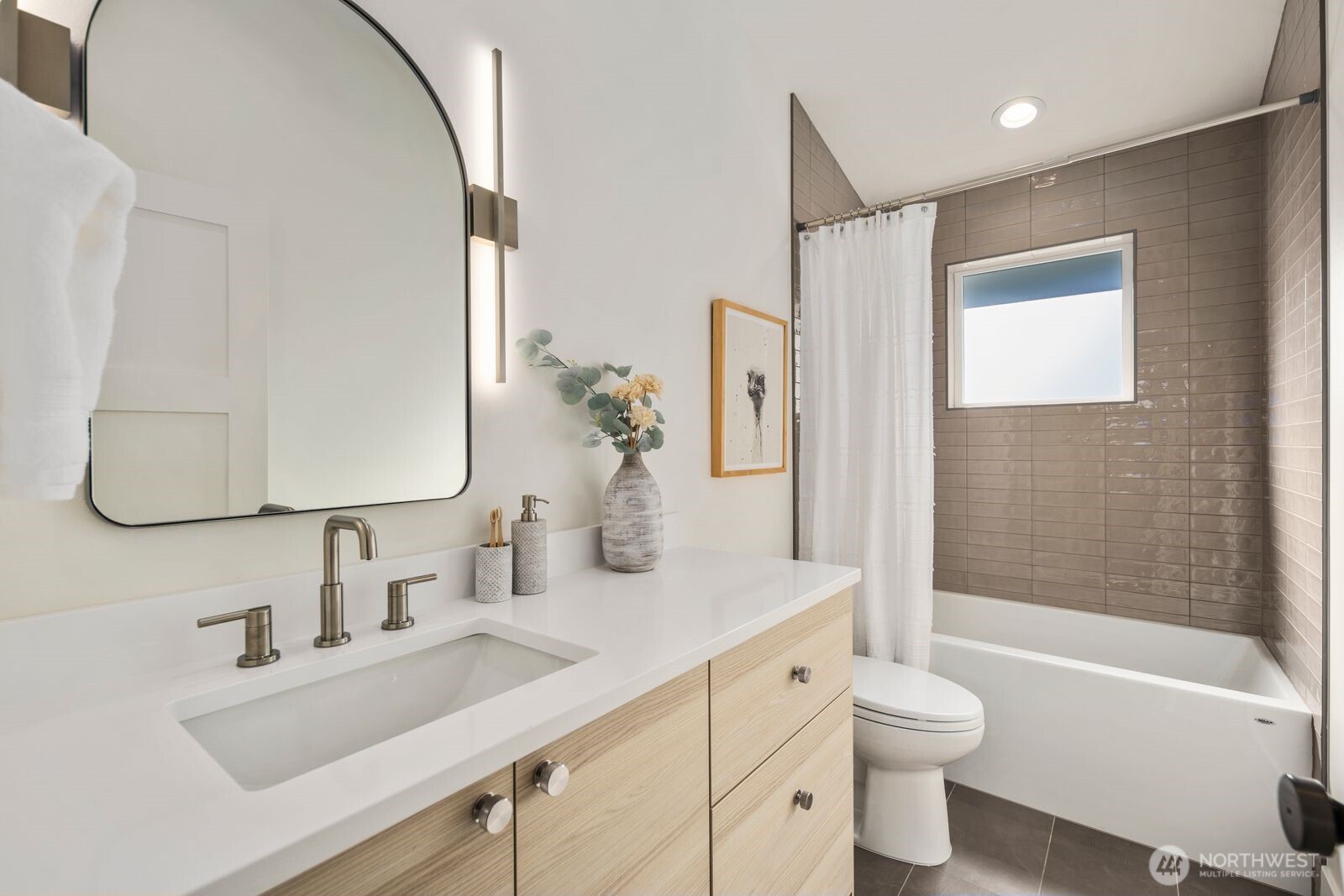 524 NE 89th Street #A, Seattle, WA 98115