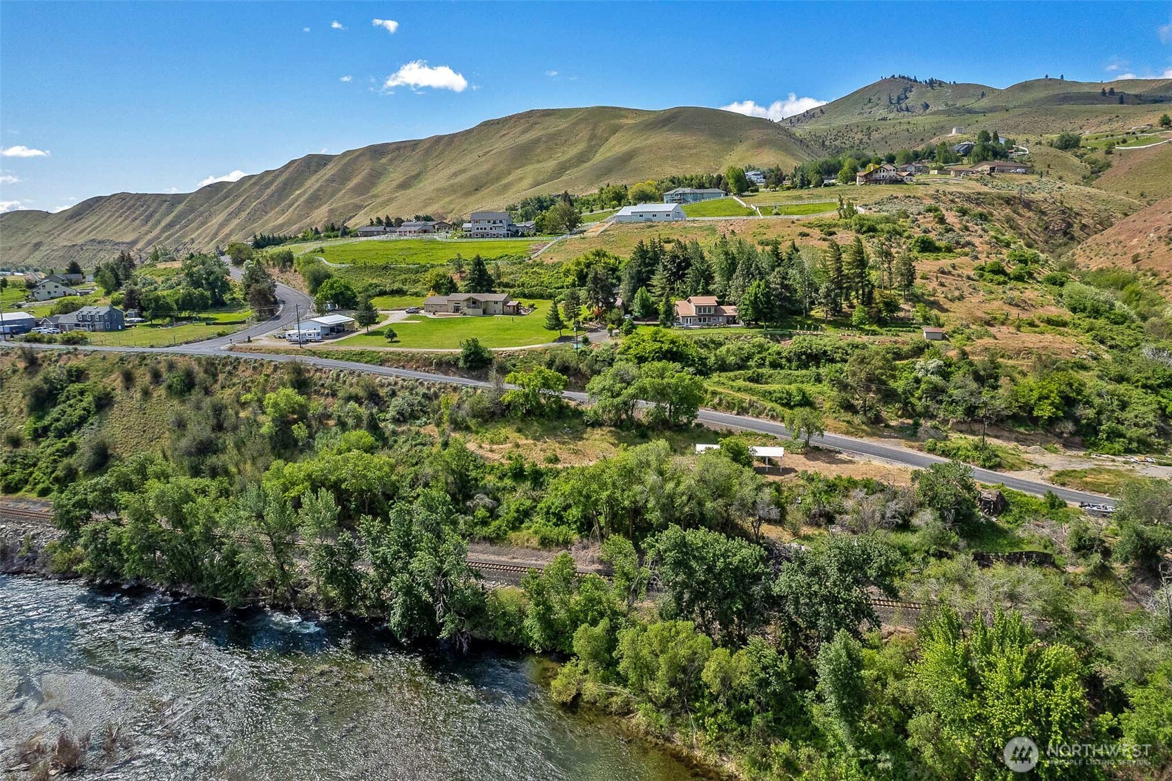 2080 Sleepy Hollow Road , Wenatchee, WA 98801